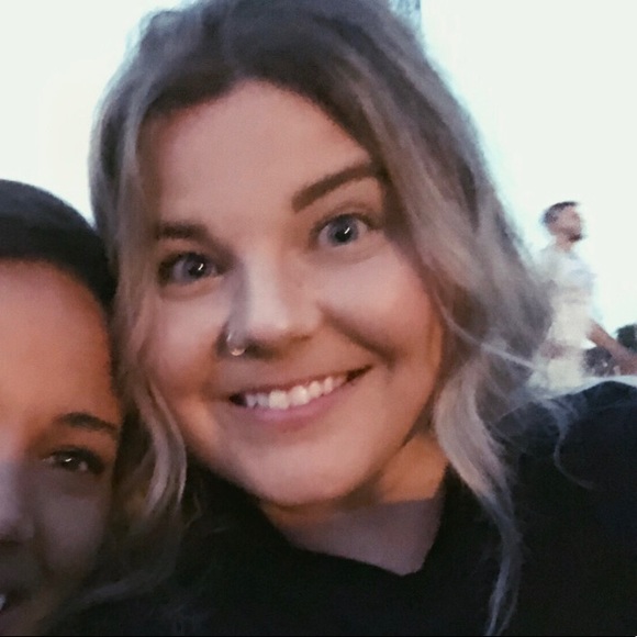 Meet your Posher, Kendra - Picture 1 of 1